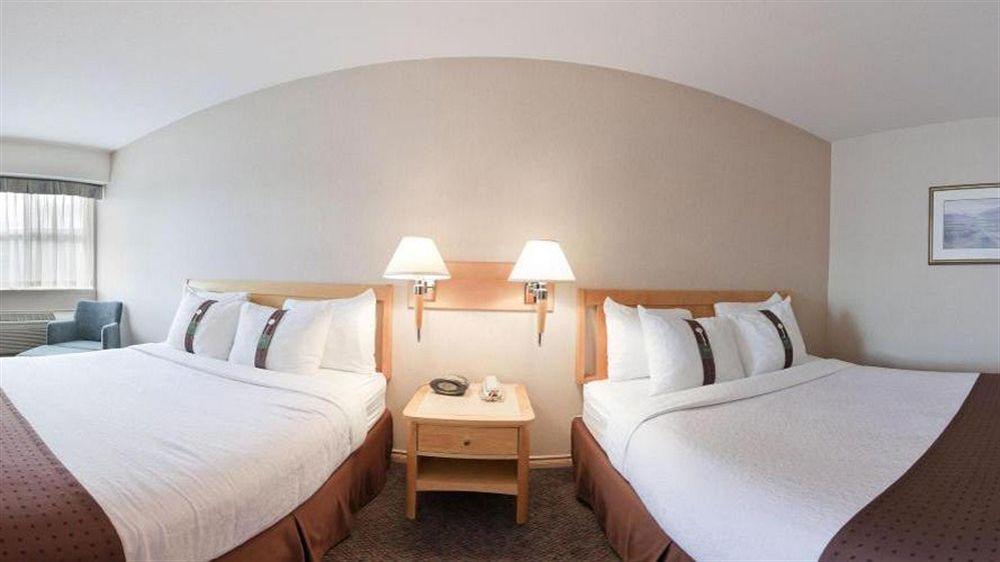 Doubletree By Hilton Вест-Келоуна Экстерьер фото