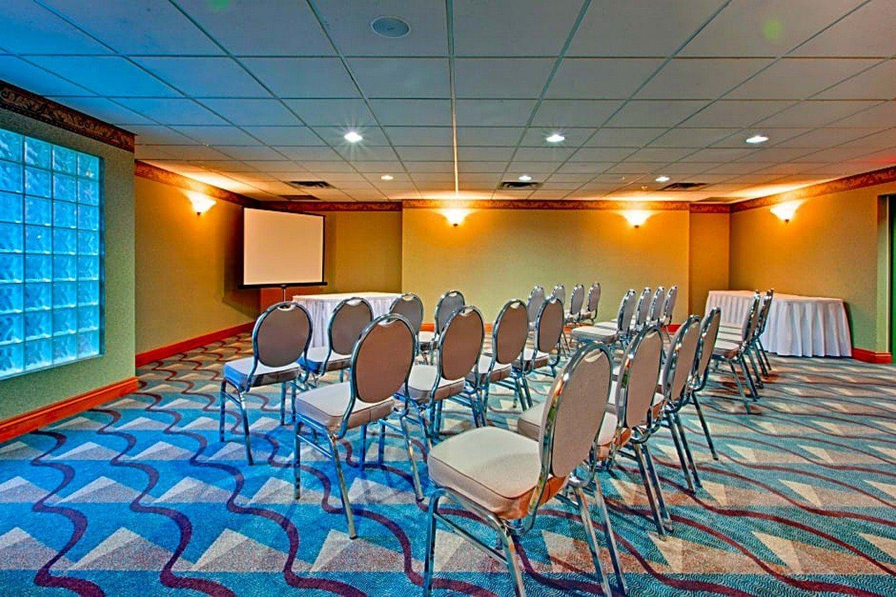 Doubletree By Hilton Вест-Келоуна Экстерьер фото