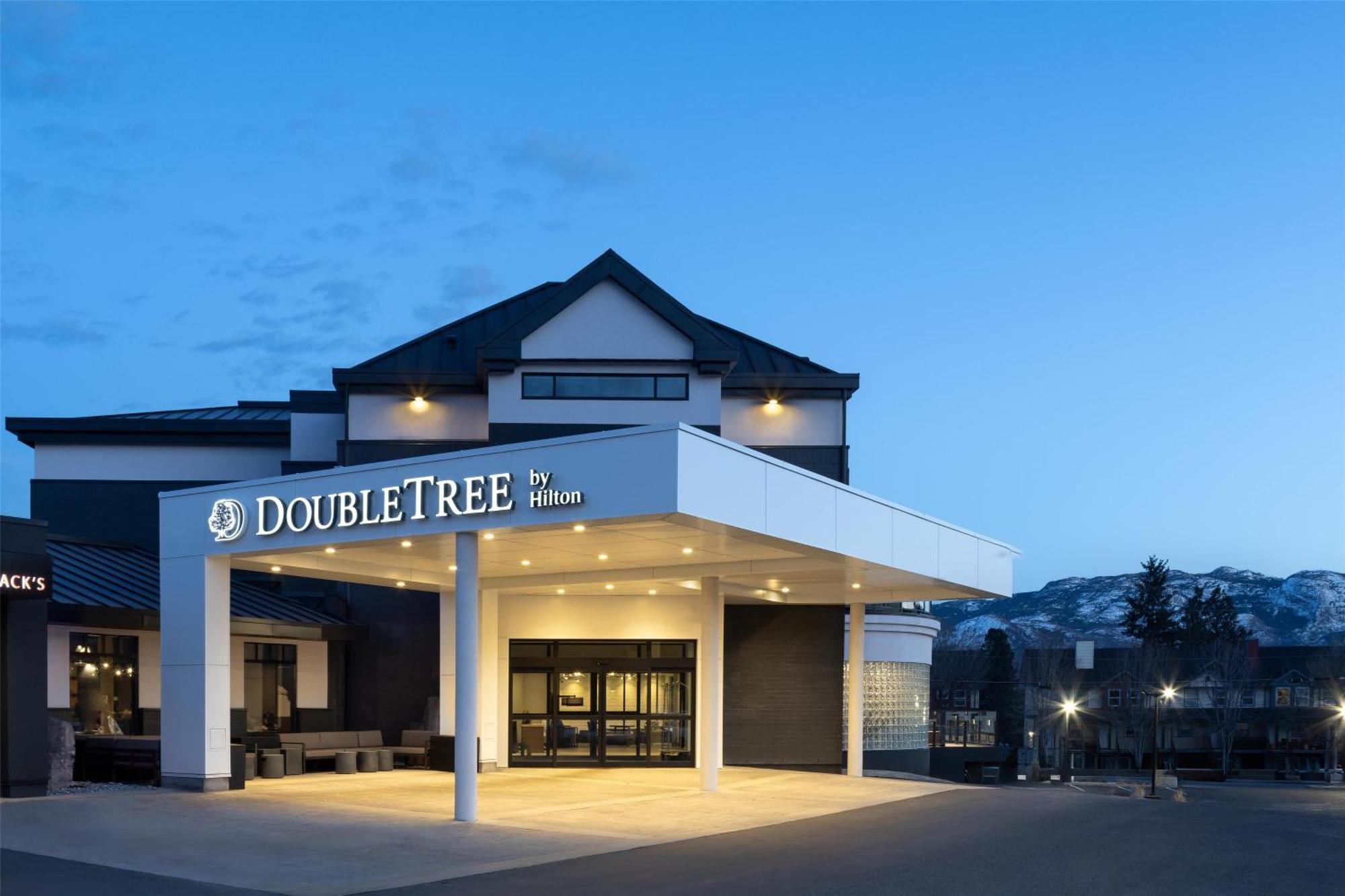 Doubletree By Hilton Вест-Келоуна Экстерьер фото