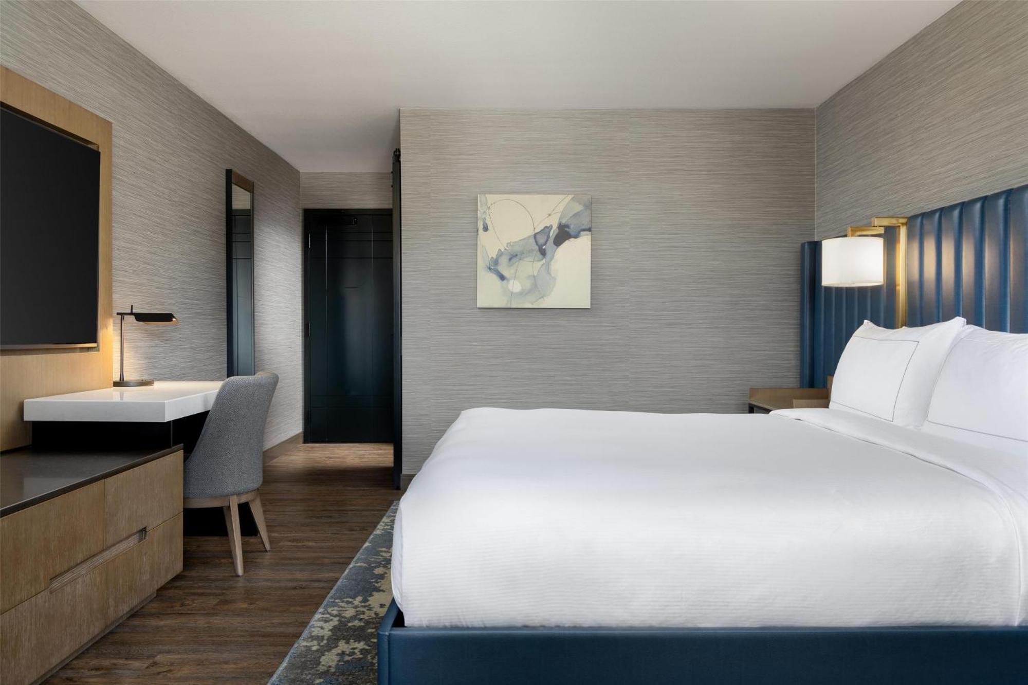 Doubletree By Hilton Вест-Келоуна Экстерьер фото