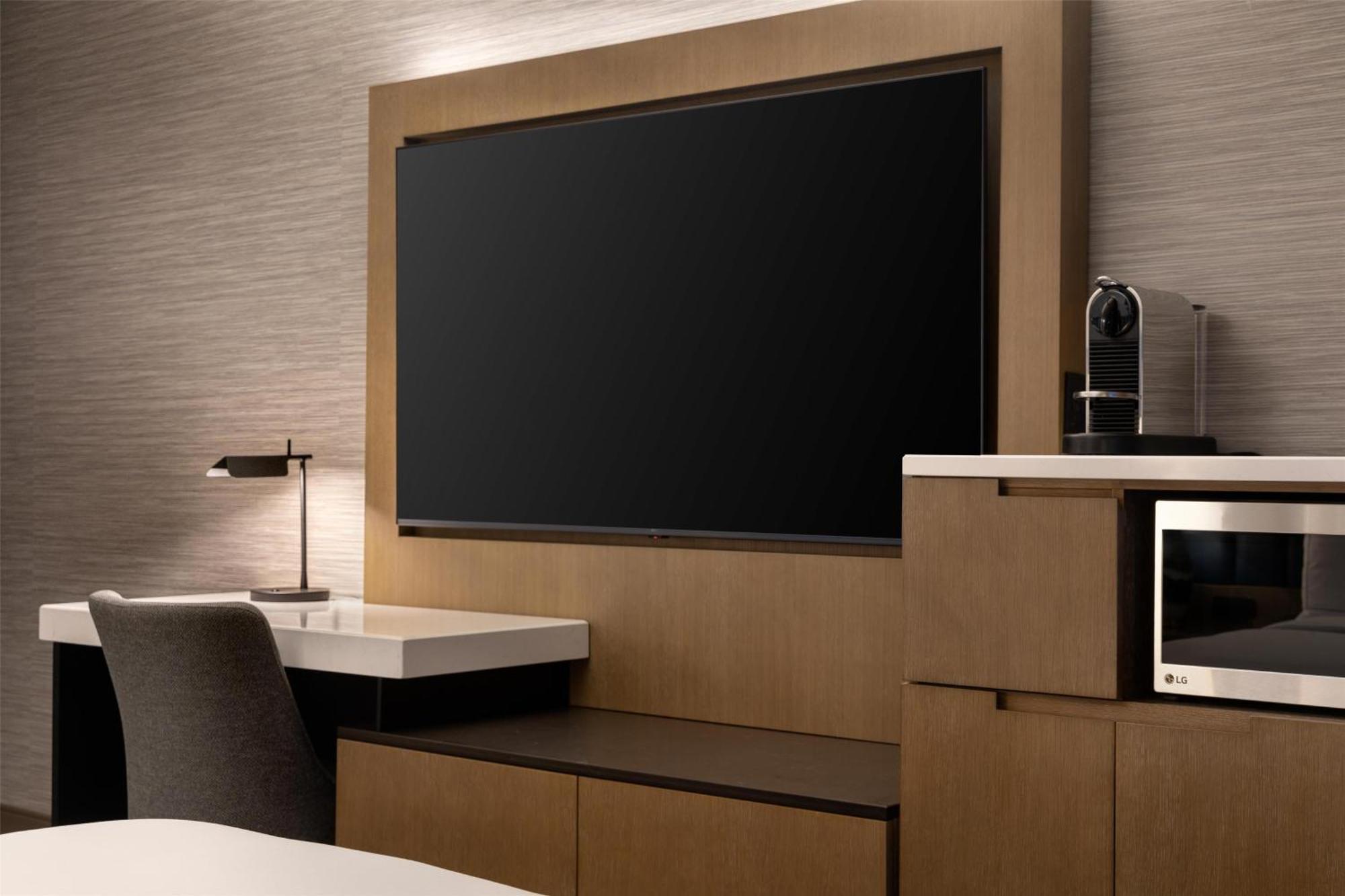 Doubletree By Hilton Вест-Келоуна Экстерьер фото