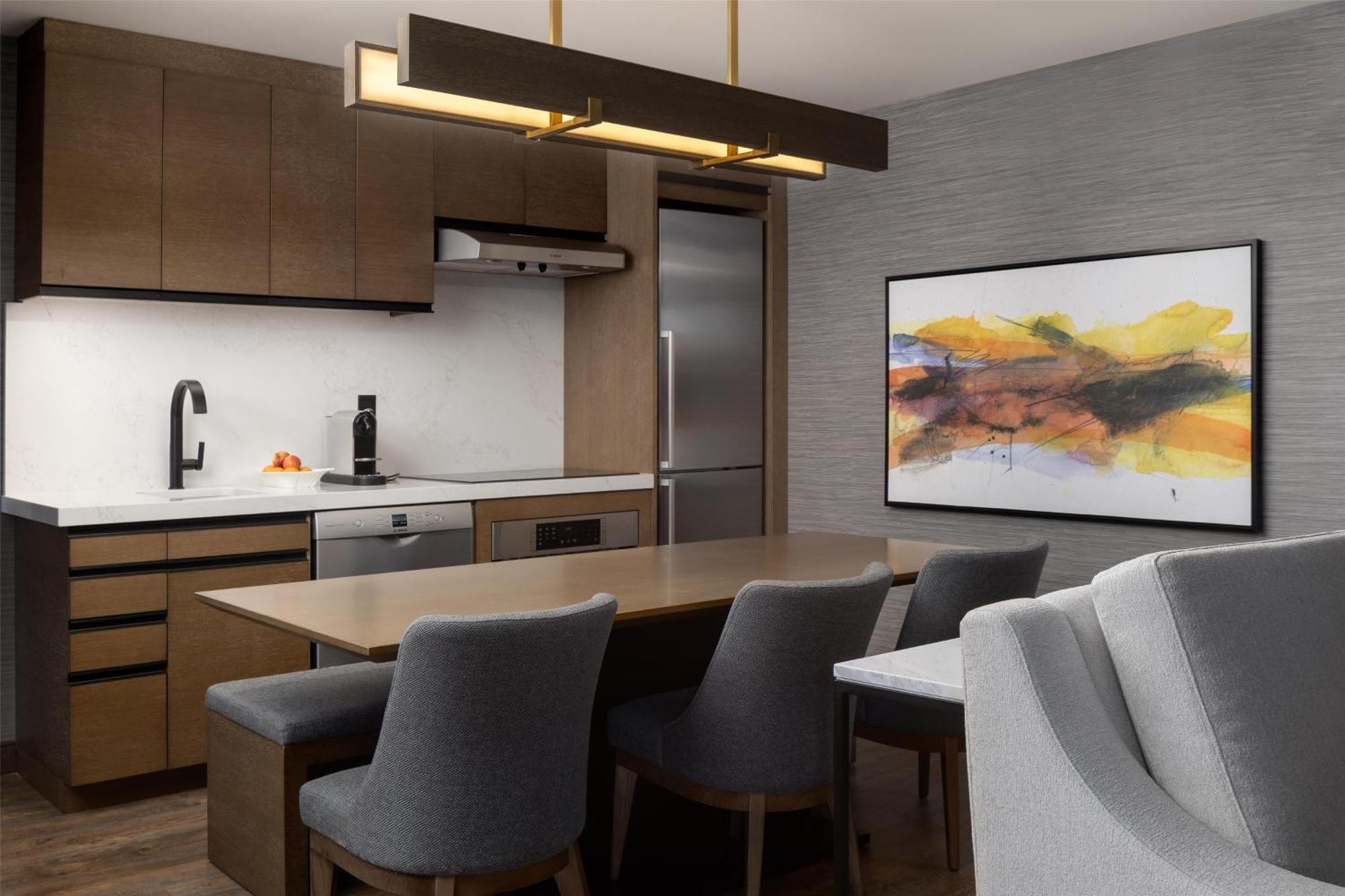 Doubletree By Hilton Вест-Келоуна Экстерьер фото