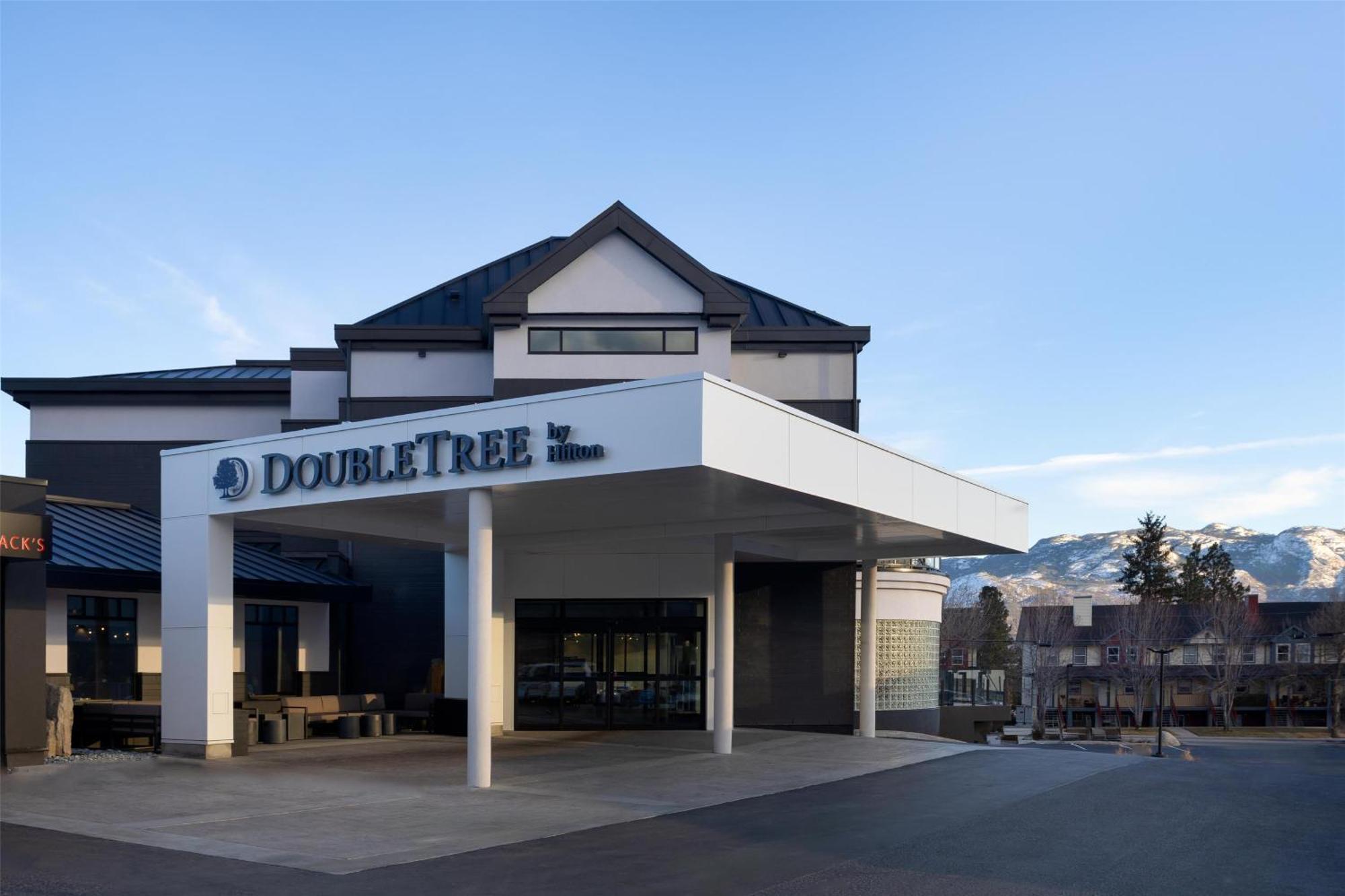 Doubletree By Hilton Вест-Келоуна Экстерьер фото