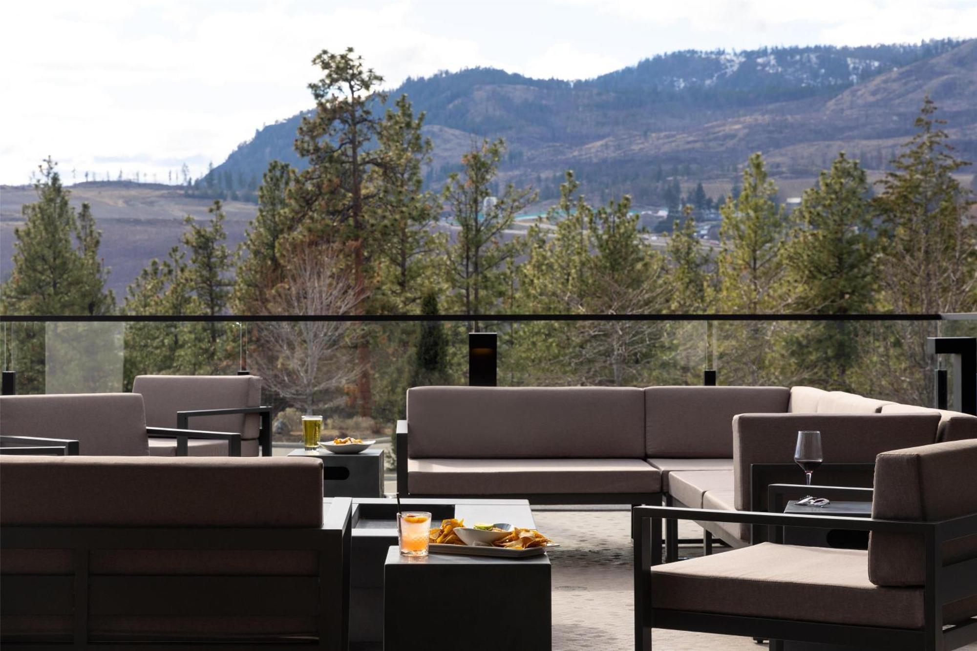 Doubletree By Hilton Вест-Келоуна Экстерьер фото