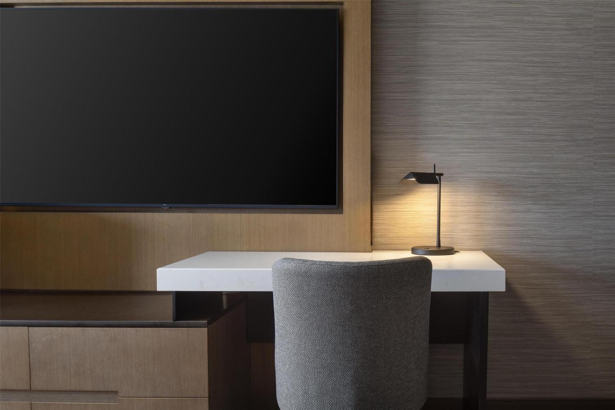 Doubletree By Hilton Вест-Келоуна Экстерьер фото