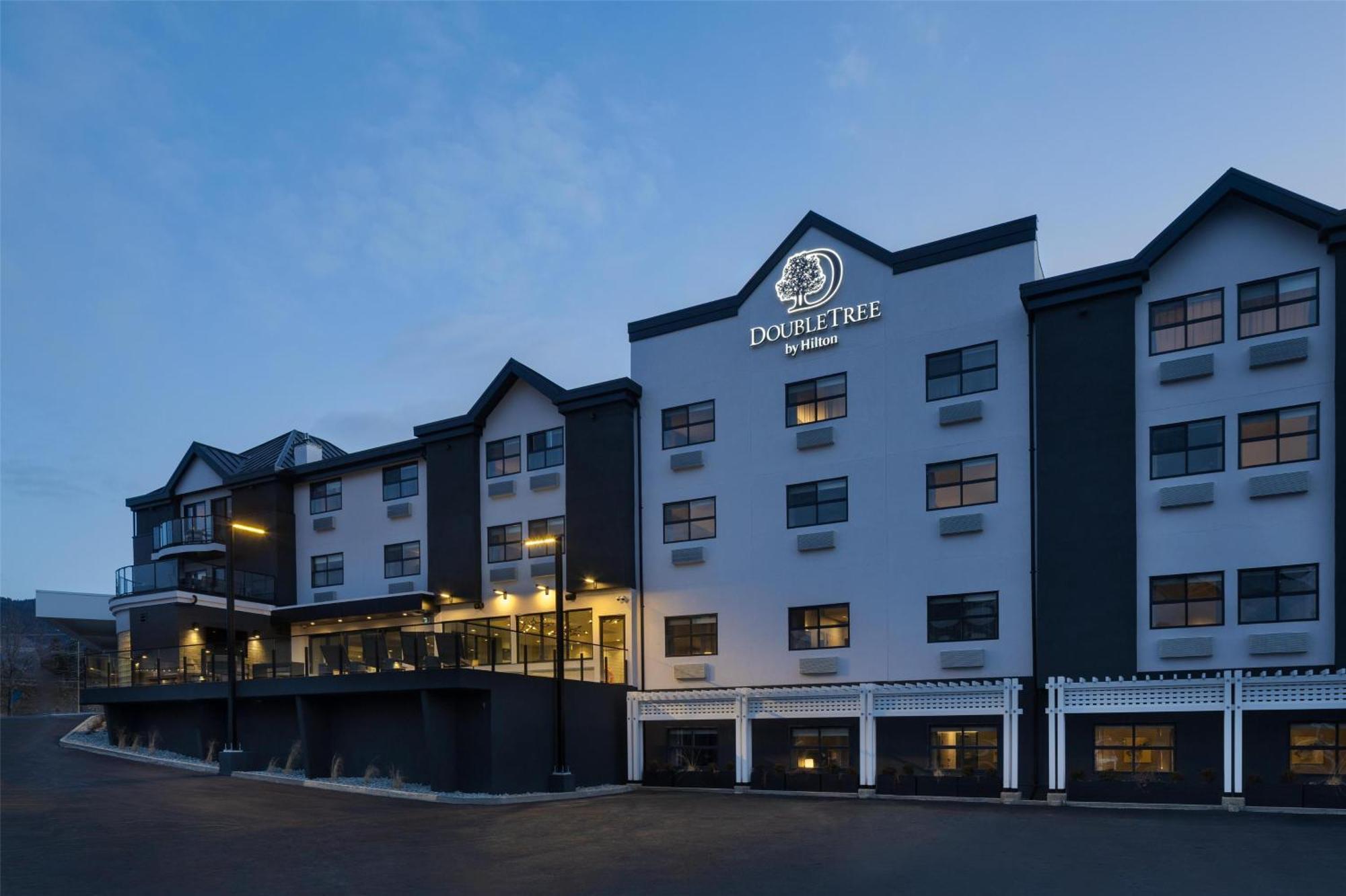 Doubletree By Hilton Вест-Келоуна Экстерьер фото