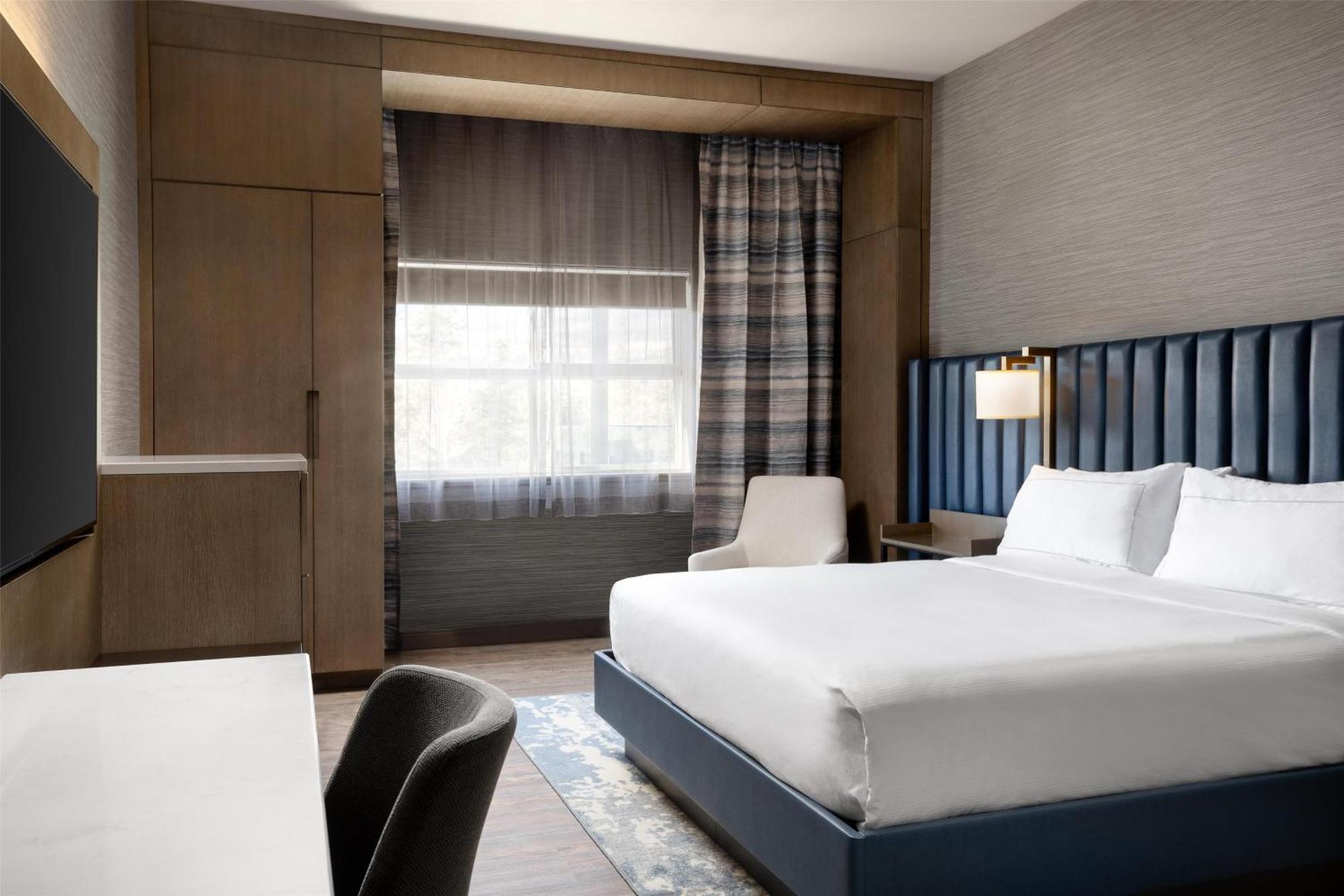 Doubletree By Hilton Вест-Келоуна Экстерьер фото