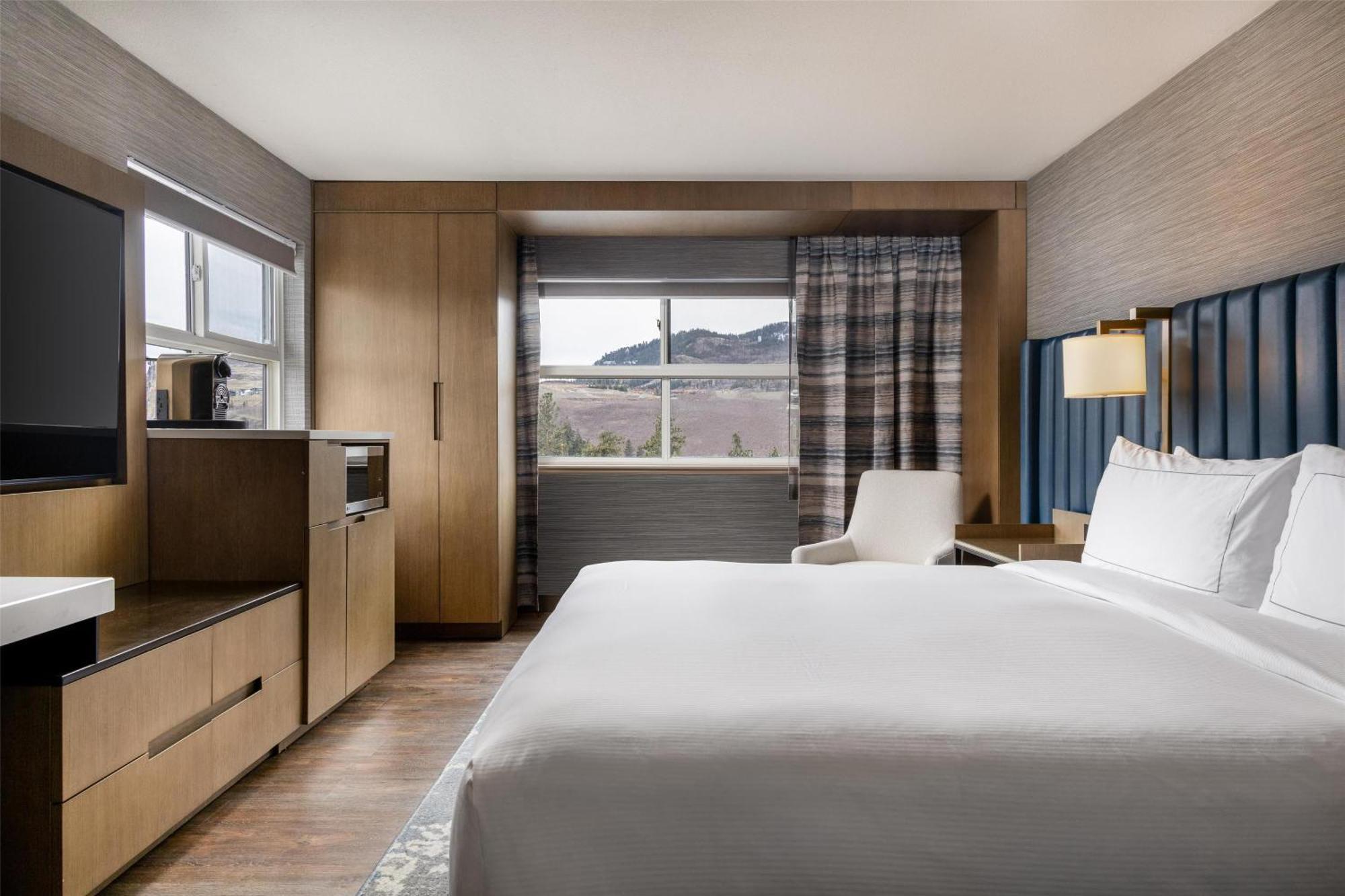 Doubletree By Hilton Вест-Келоуна Экстерьер фото