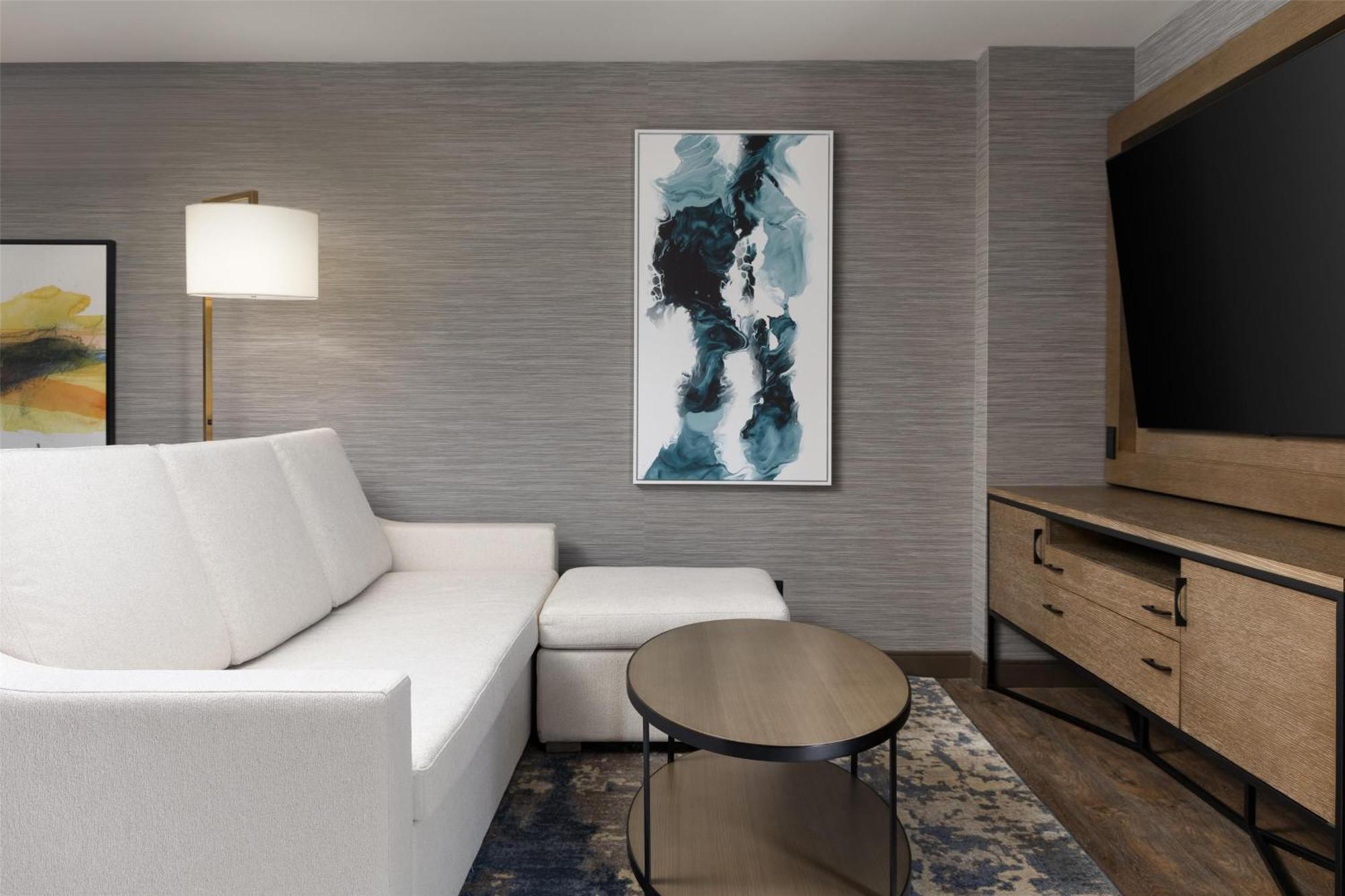 Doubletree By Hilton Вест-Келоуна Экстерьер фото
