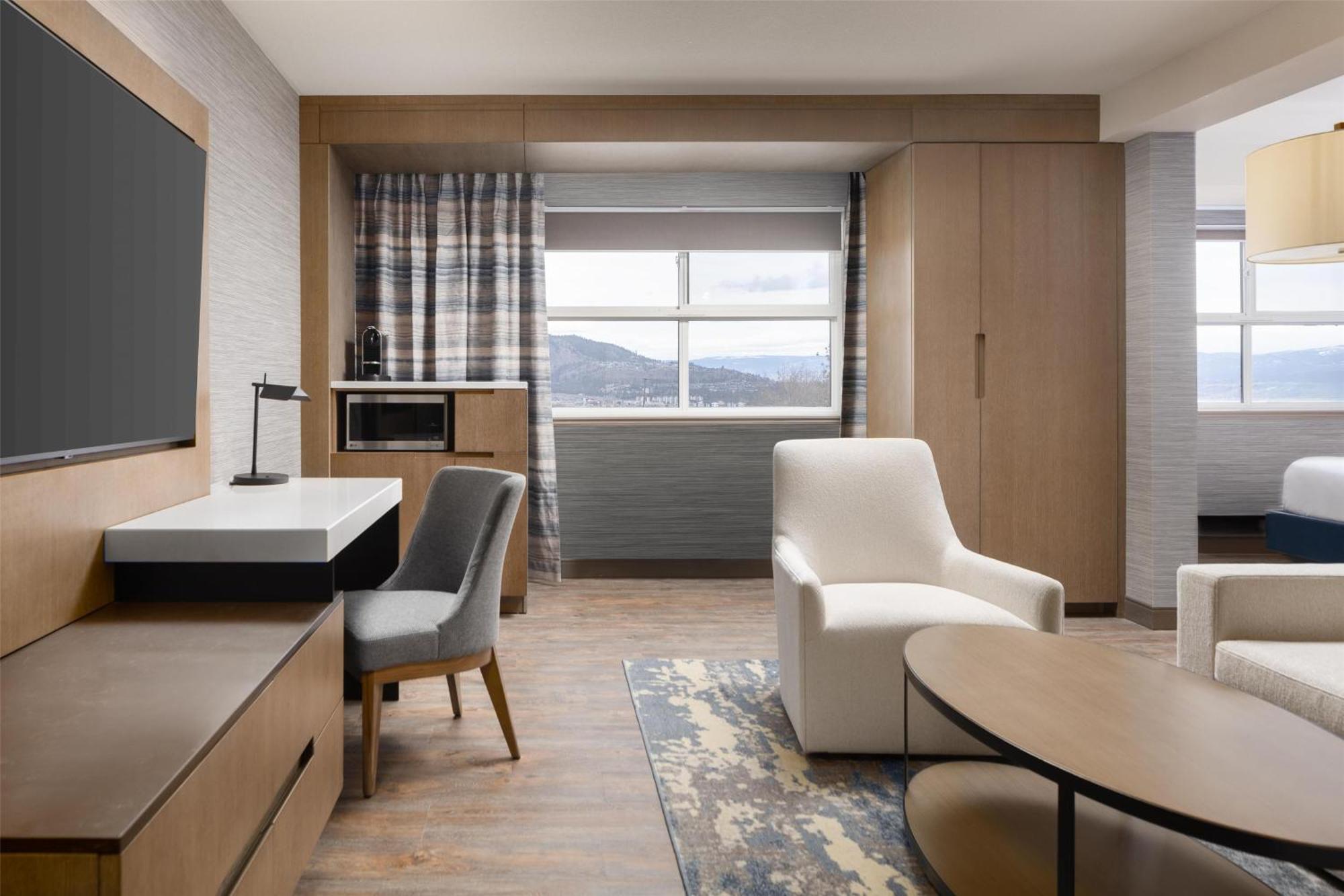 Doubletree By Hilton Вест-Келоуна Экстерьер фото