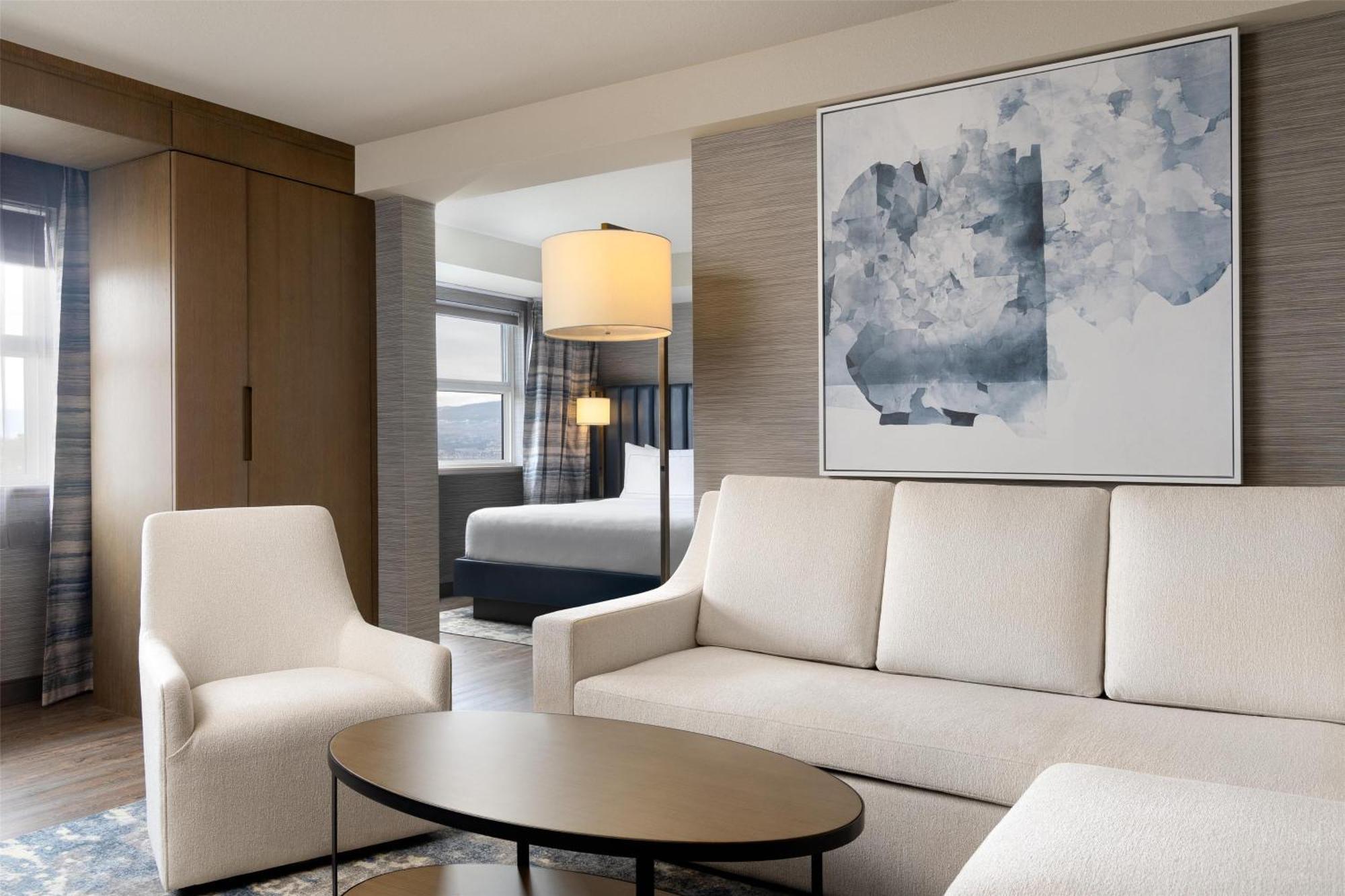 Doubletree By Hilton Вест-Келоуна Экстерьер фото