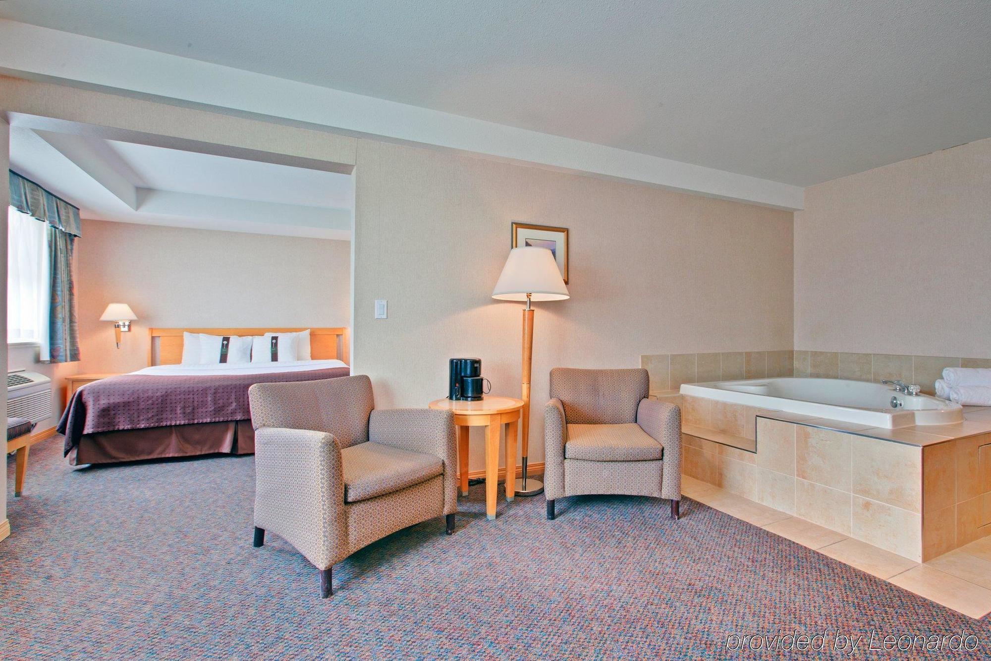 Doubletree By Hilton Вест-Келоуна Номер фото
